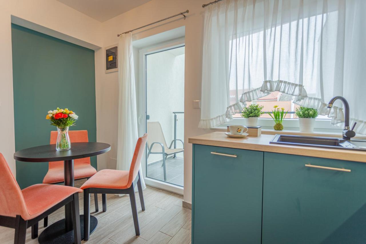 Viktoria Apartman Дьюла Экстерьер фото