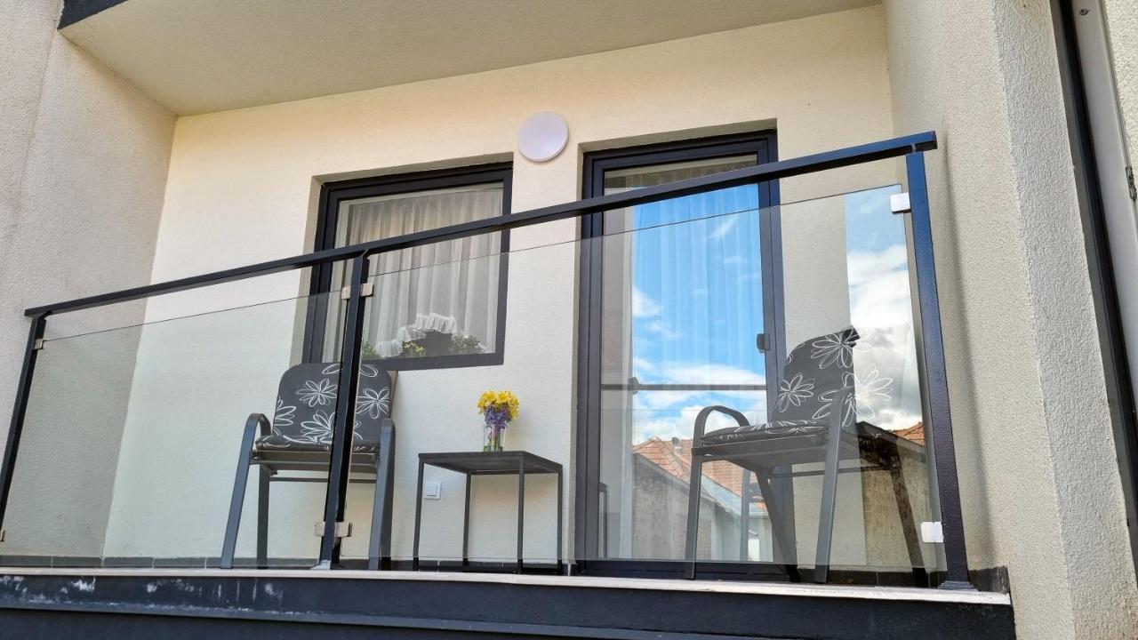 Viktoria Apartman Дьюла Экстерьер фото