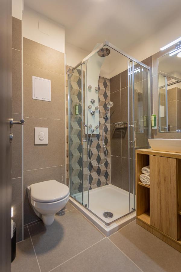 Viktoria Apartman Дьюла Экстерьер фото