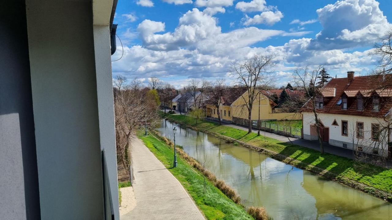 Viktoria Apartman Дьюла Экстерьер фото